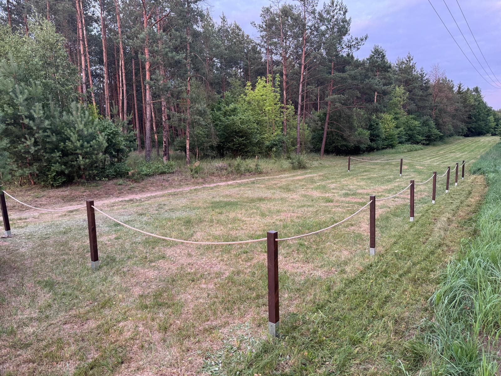Leśna droga dojazdowa do Leśnych Manowców